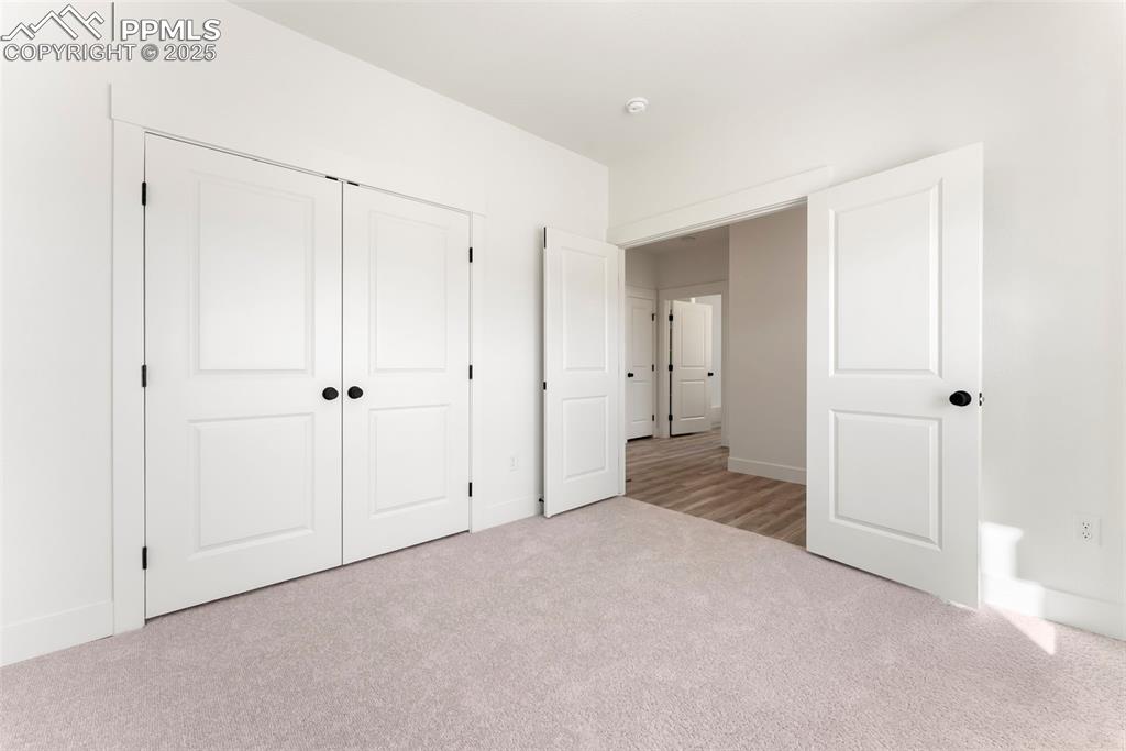 Image 16 of 36: Bedroom