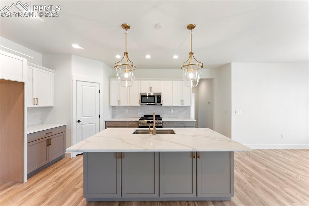 Image 3 of 36: Kitchen