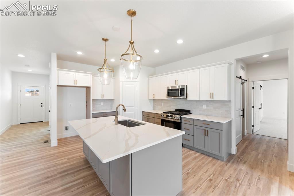 Image 4 of 36: Kitchen