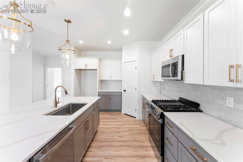 Image 5 of 36: Kitchen