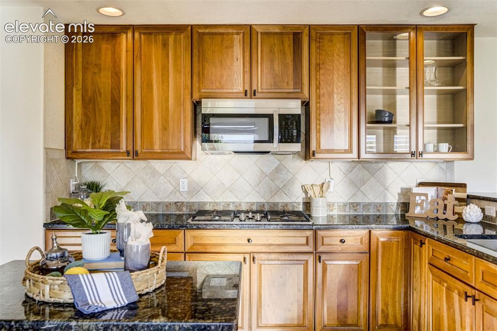 Image 12 of 50: Kitchen