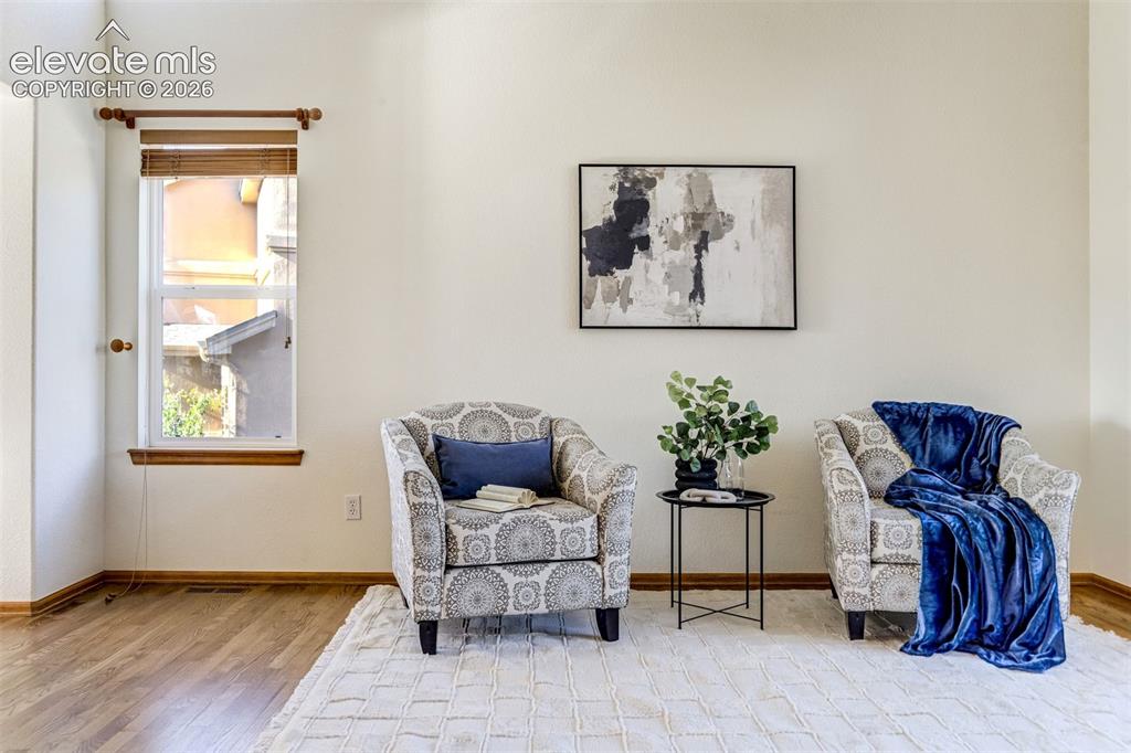 Image 15 of 50: Sitting Room