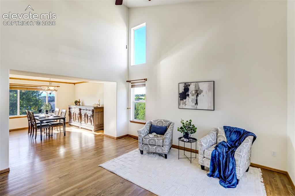 Image 16 of 50: Sitting Room