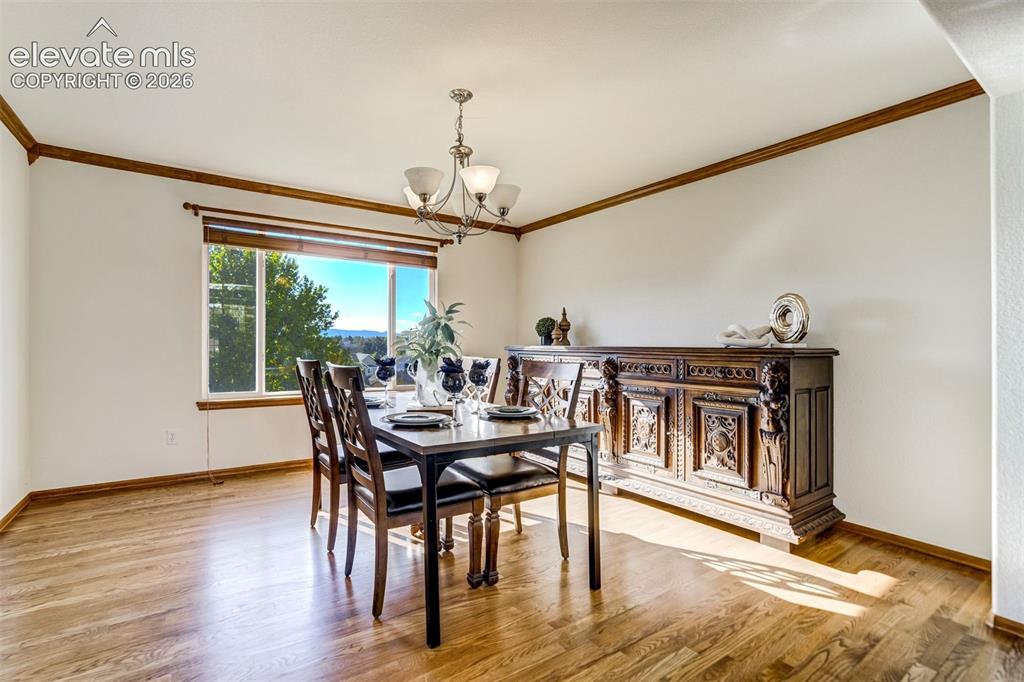 Image 18 of 50: Dining Area