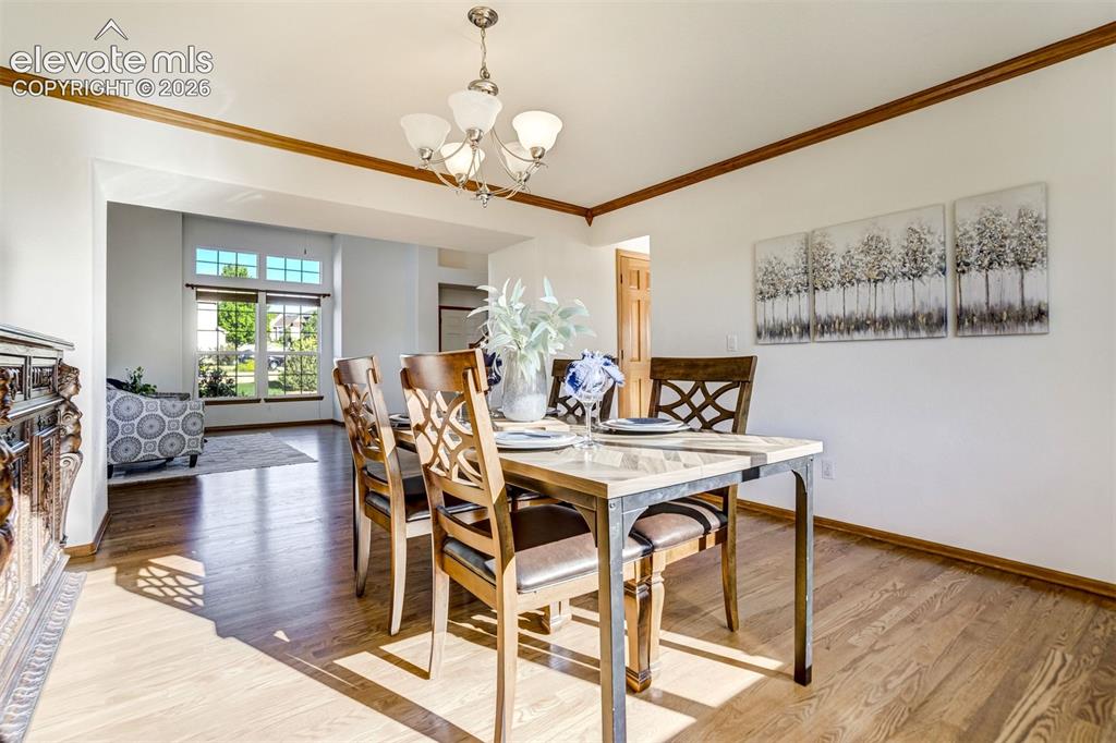 Image 19 of 50: Dining Area