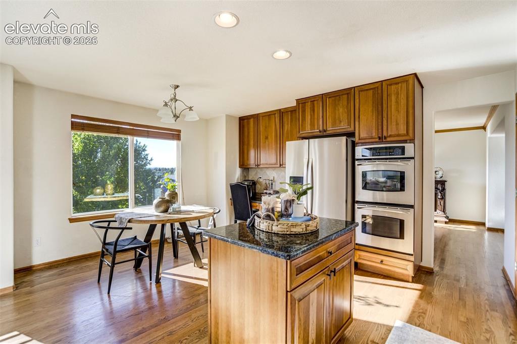 Image 8 of 50: Kitchen