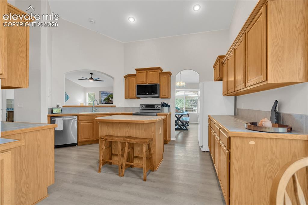 Image 13 of 41: Kitchen