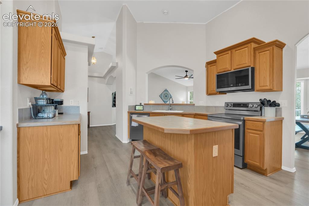 Image 14 of 41: Kitchen