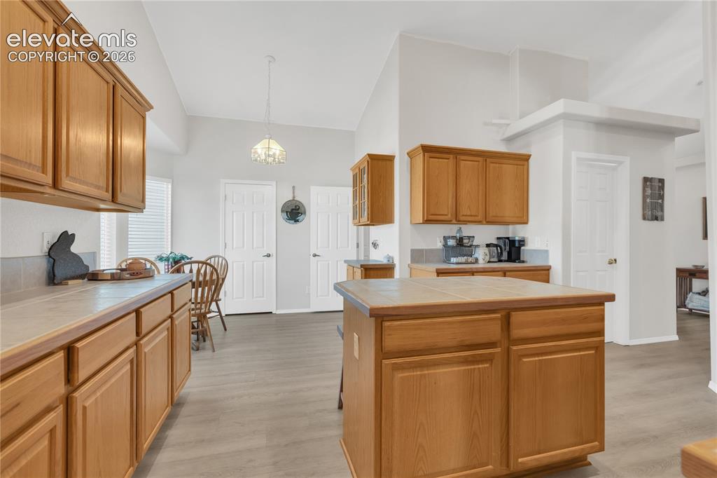 Image 15 of 41: Kitchen