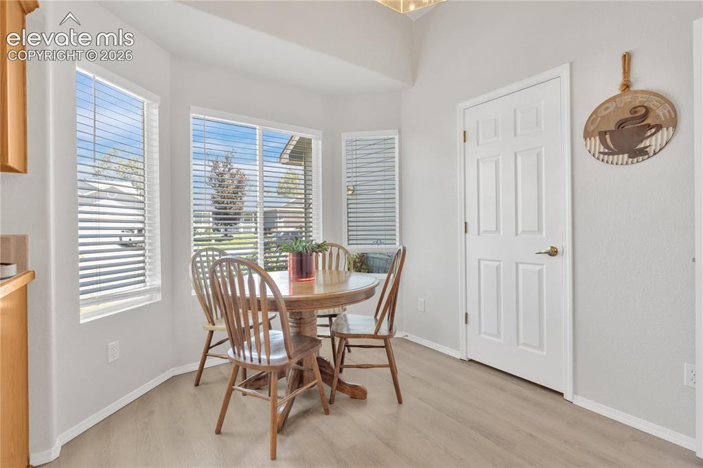 Image 16 of 41: Kitchen