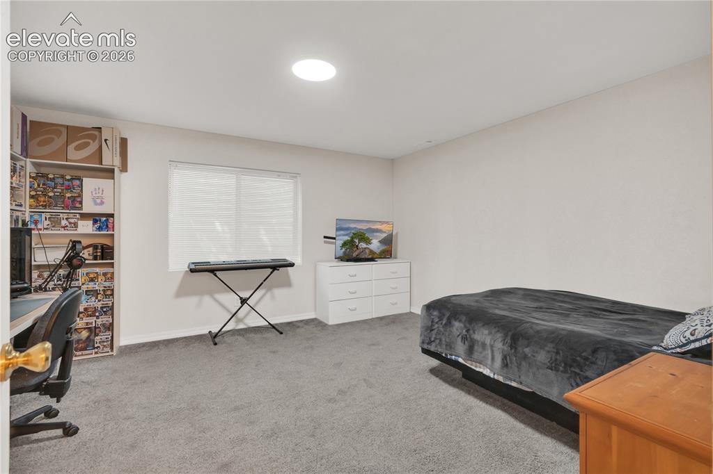 Image 32 of 41: Bedroom