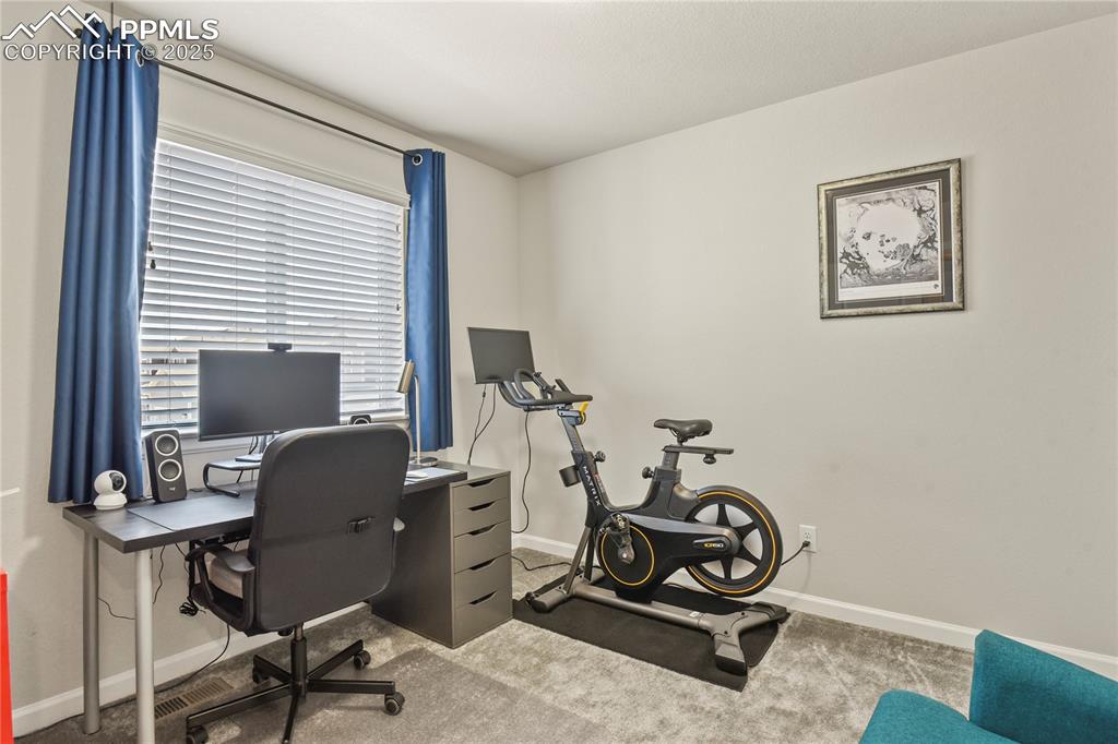Image 16 of 20: Bedroom
