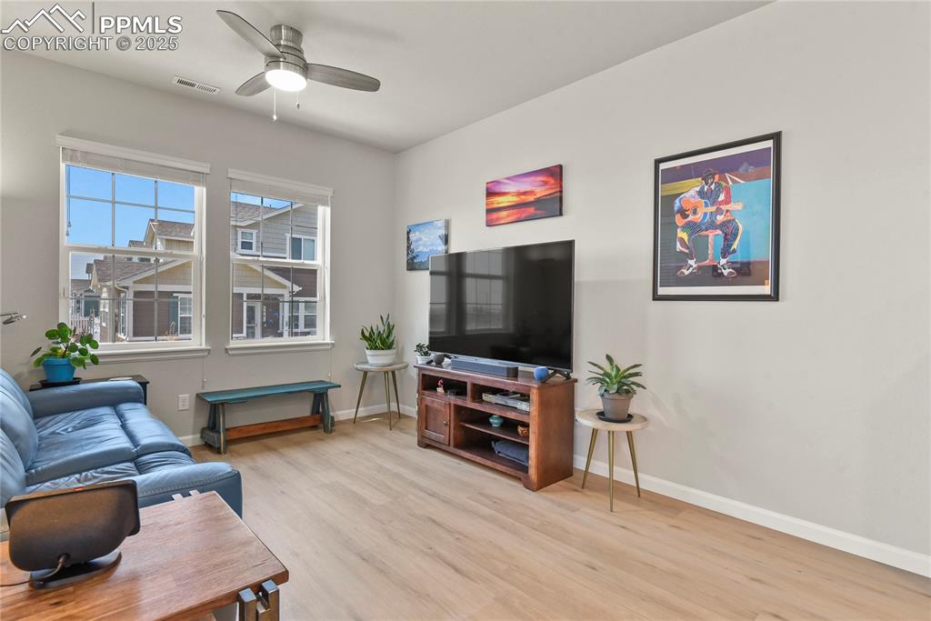 Image 4 of 20: Living Room