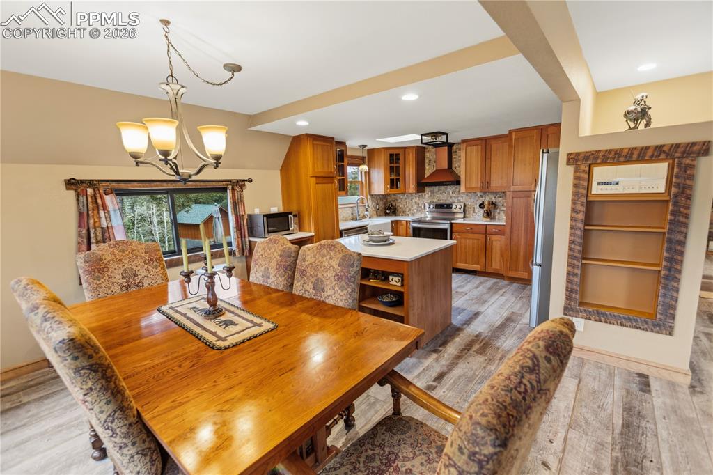 Image 11 of 39: Dining & Kitchen