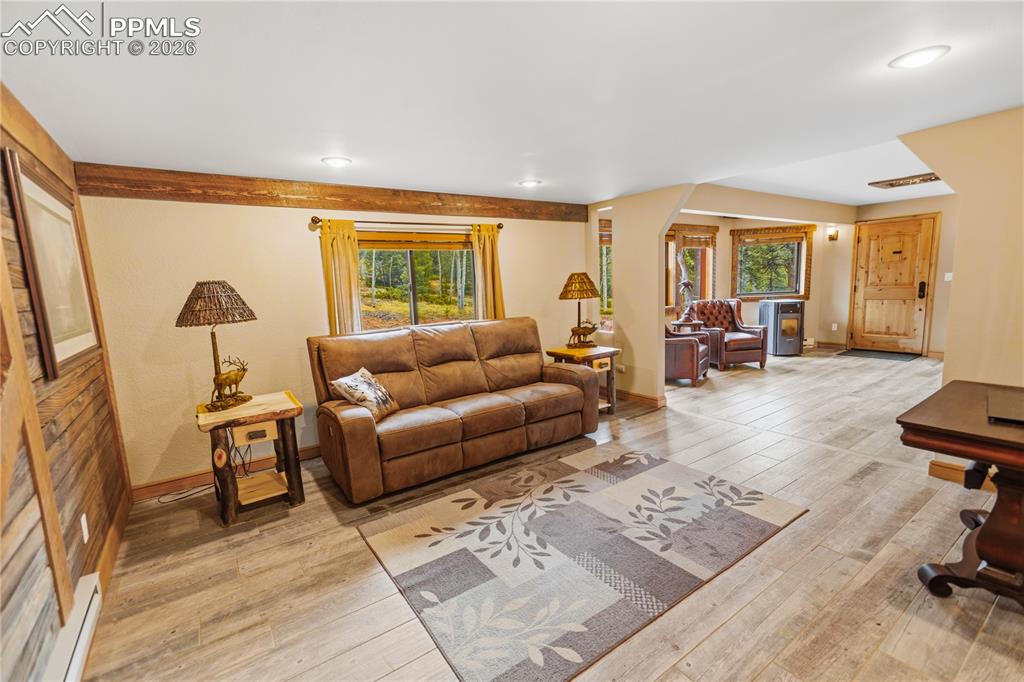 Image 7 of 39: Family Room
