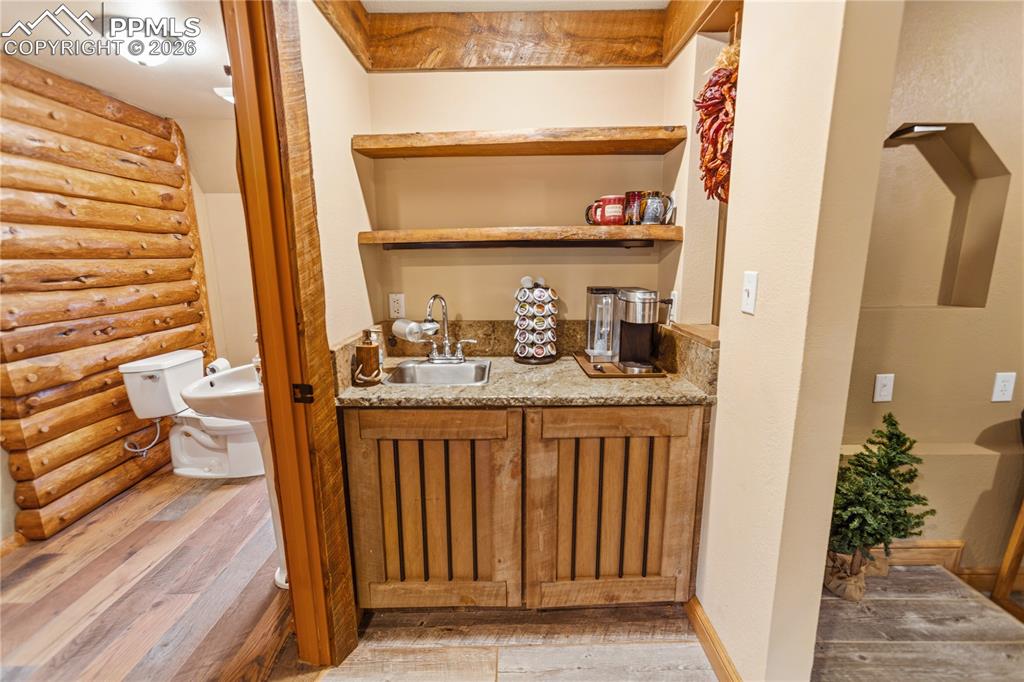 Image 9 of 39: Family Room