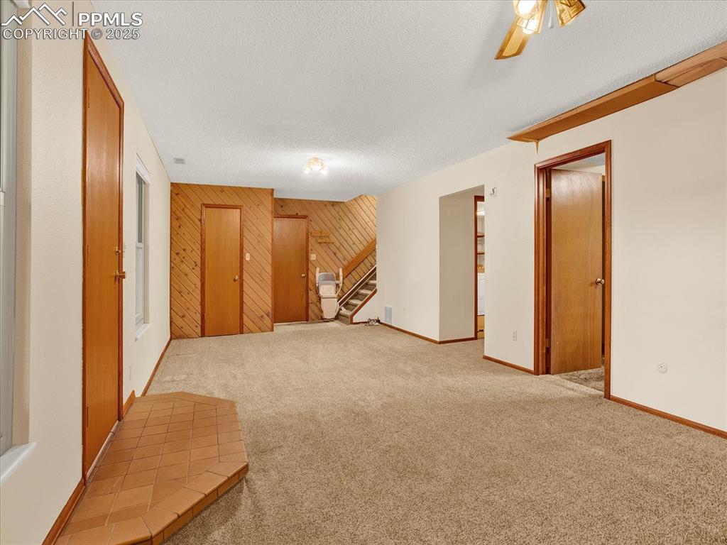 Image 24 of 30: Family Room