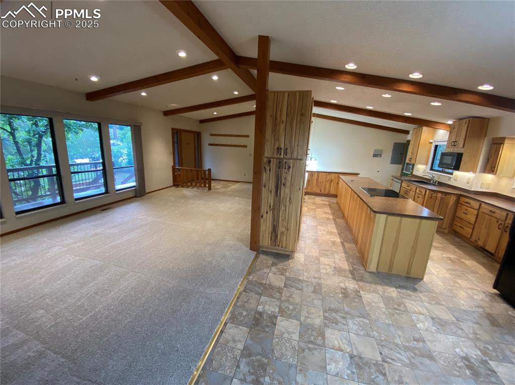 Image 7 of 30: Kitchen