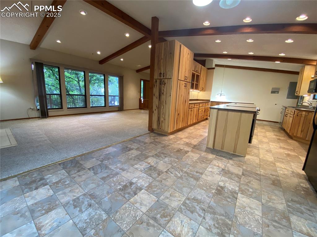 Image 8 of 30: Kitchen