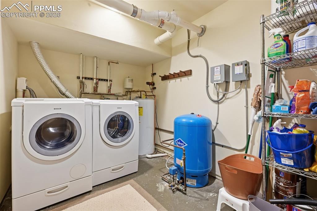 Image 35 of 50: Bosch washer and dryer are included.