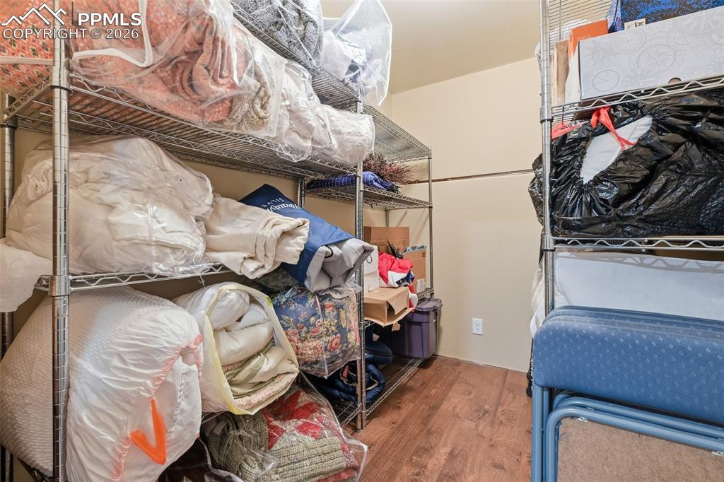 Image 38 of 50: Expansive family room. 