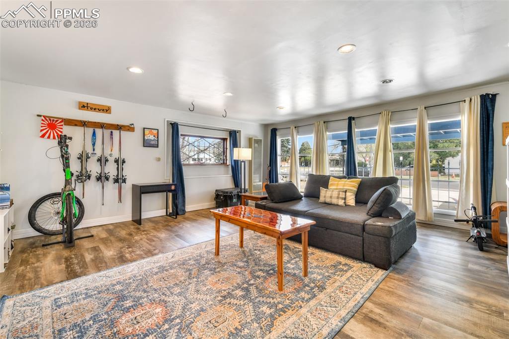 Image 13 of 50: Kitchen