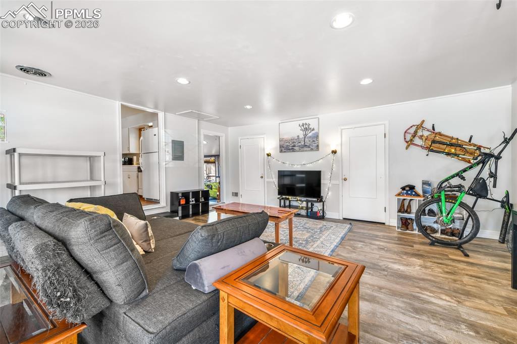 Image 14 of 50: Family Room