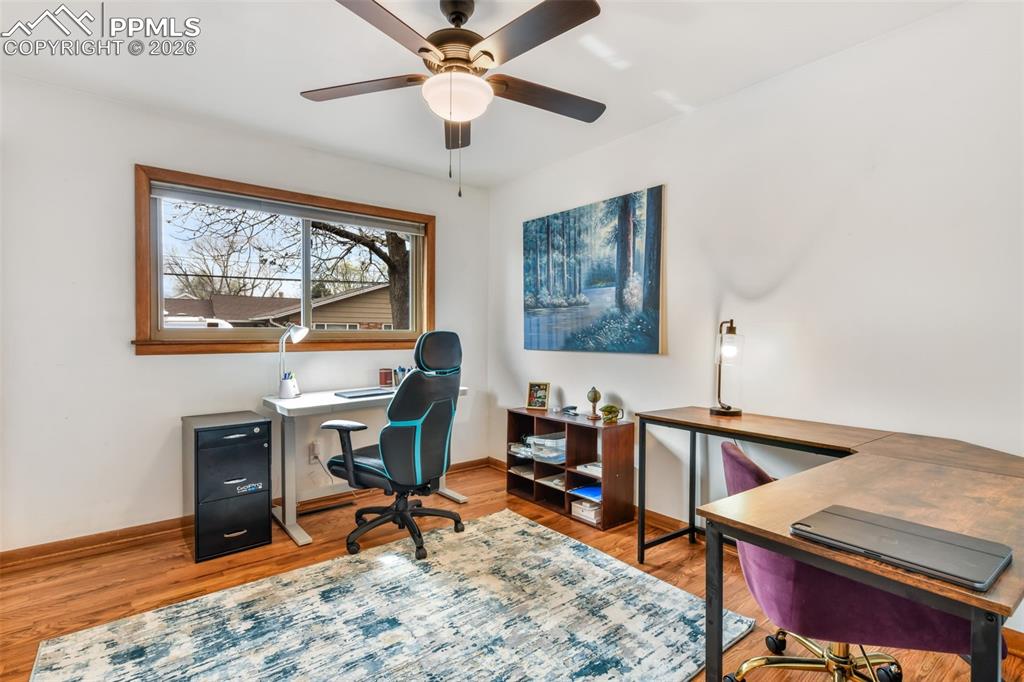 Image 17 of 50: Sun Room