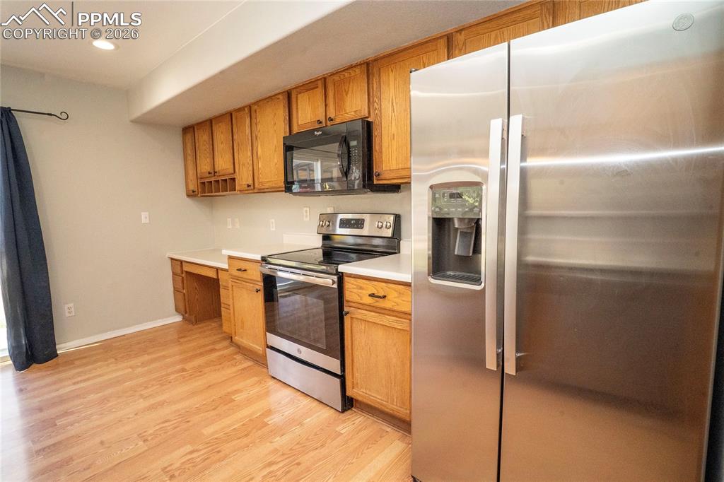 Image 10 of 43: Kitchen