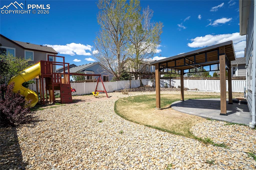 Image 39 of 43: Yard