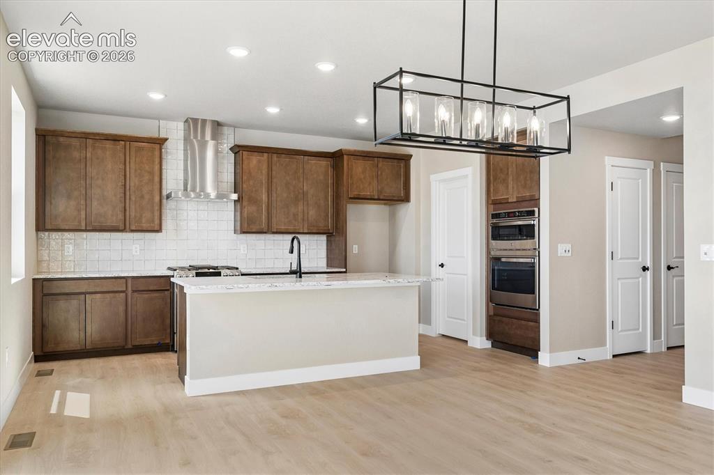 Image 10 of 27: Kitchen