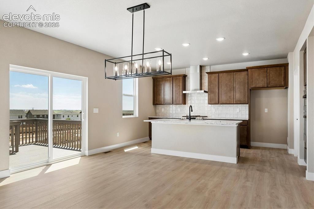 Image 11 of 27: Kitchen