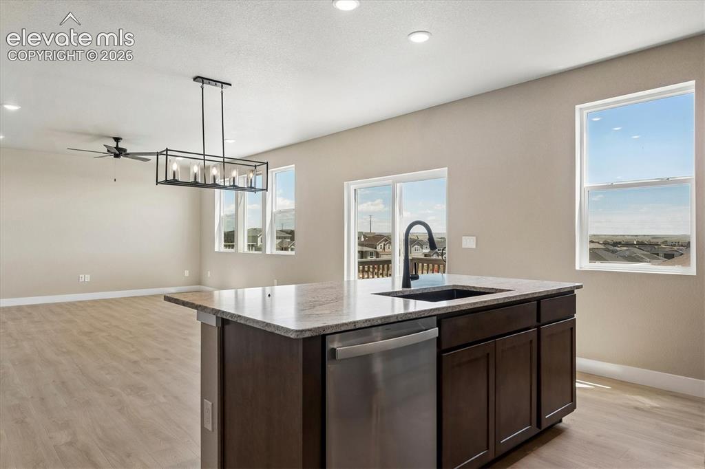 Image 12 of 27: Kitchen