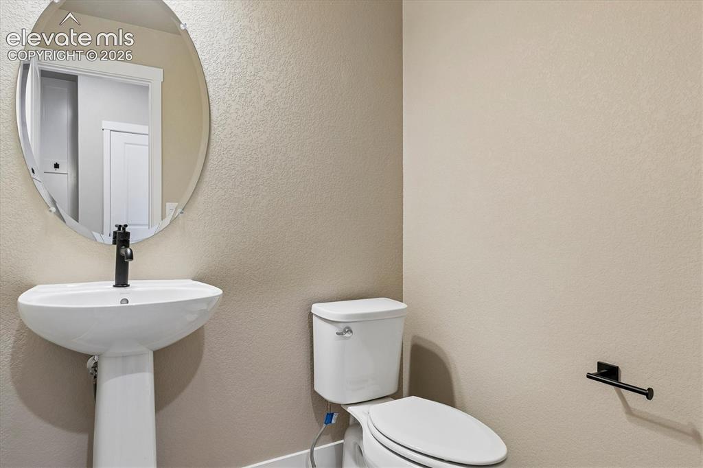 Image 6 of 27: Bathroom