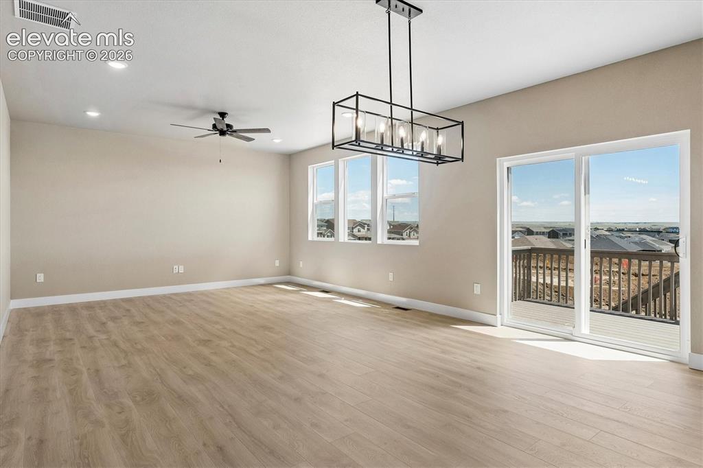 Image 7 of 27: Dining Area