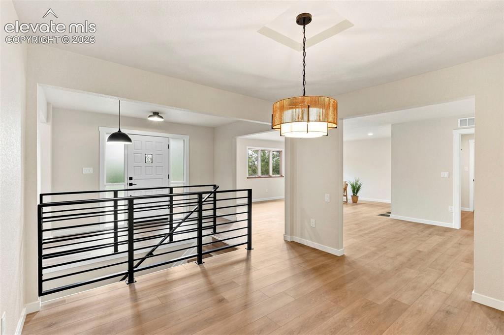Image 11 of 41: Dining Room