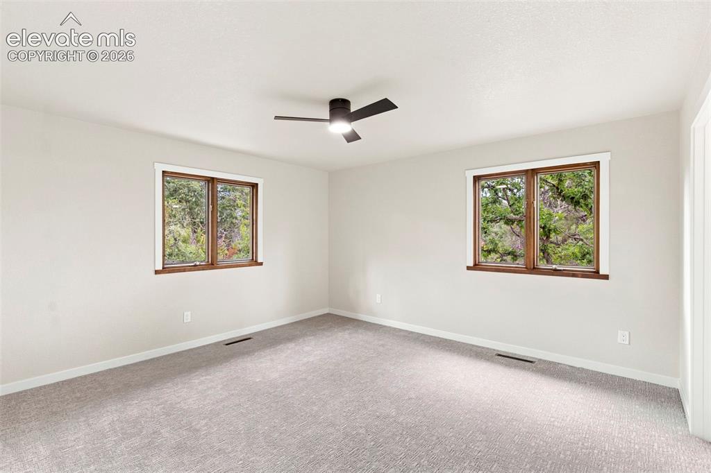 Image 14 of 41: Bedroom