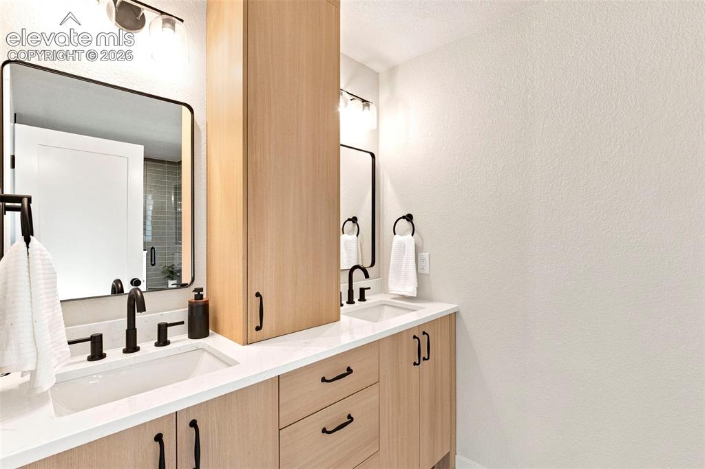 Image 17 of 41: Bathroom