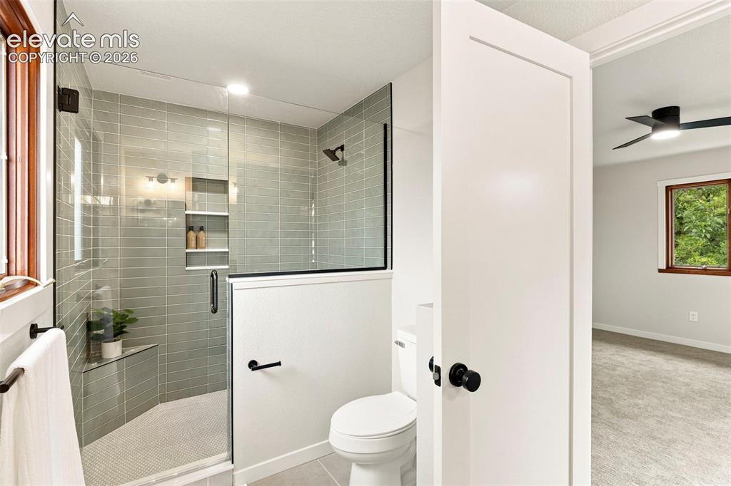 Image 18 of 41: Bathroom