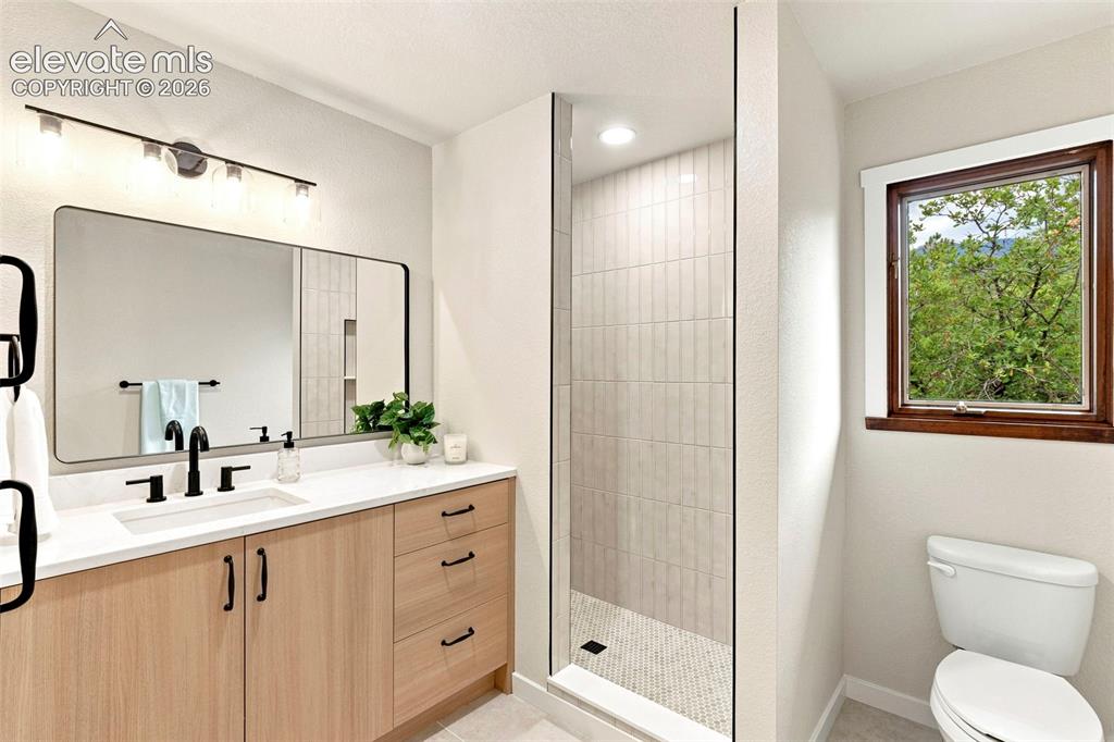 Image 21 of 41: Bathroom