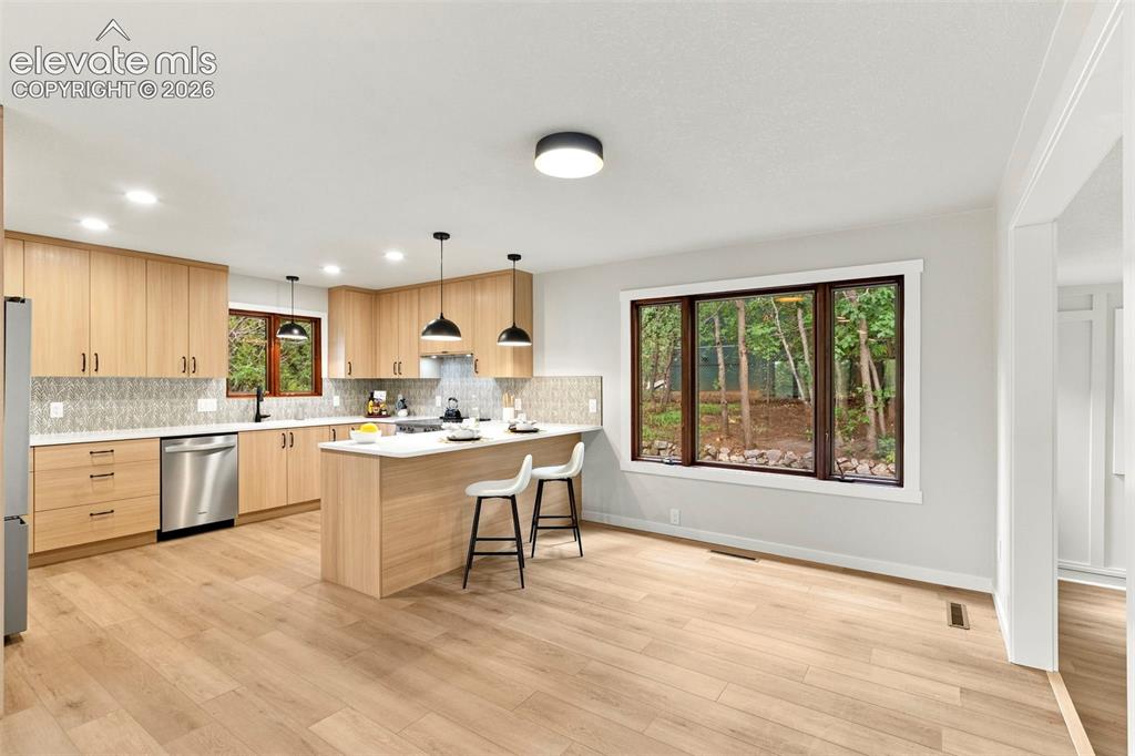 Image 6 of 41: Kitchen