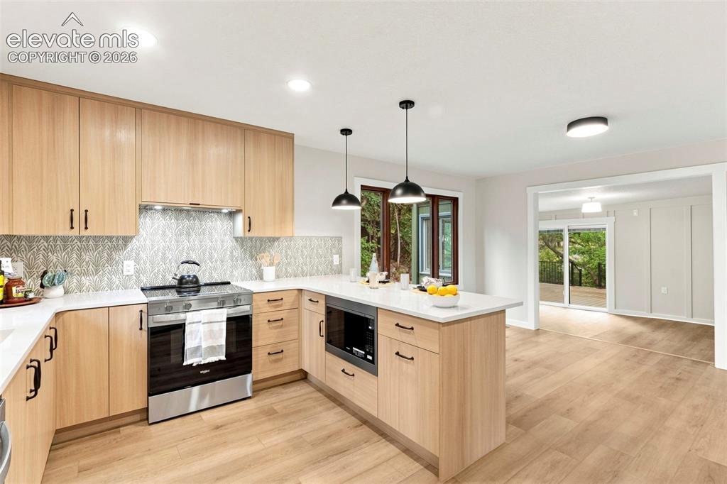 Image 7 of 41: Kitchen