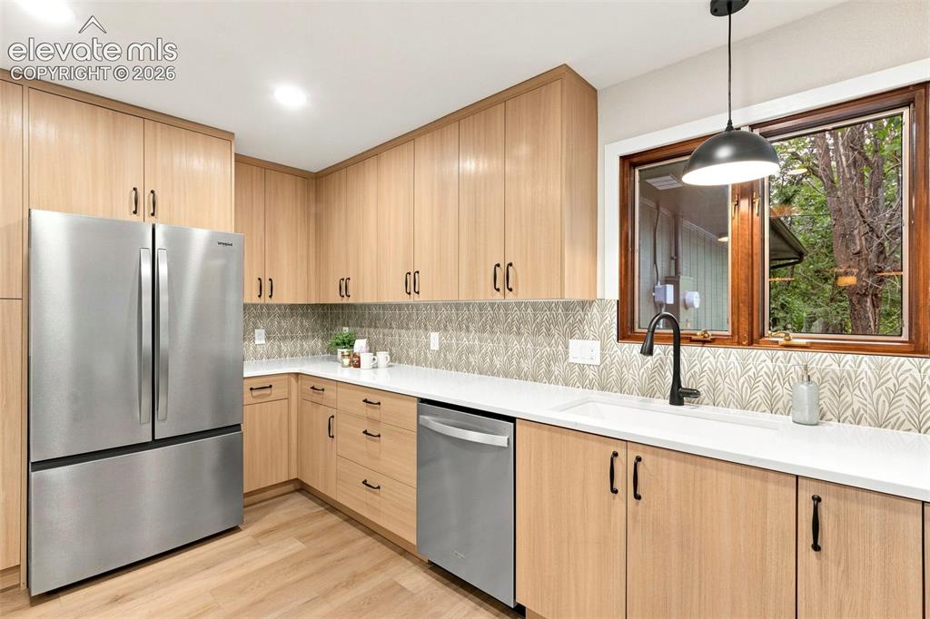 Image 8 of 41: Kitchen
