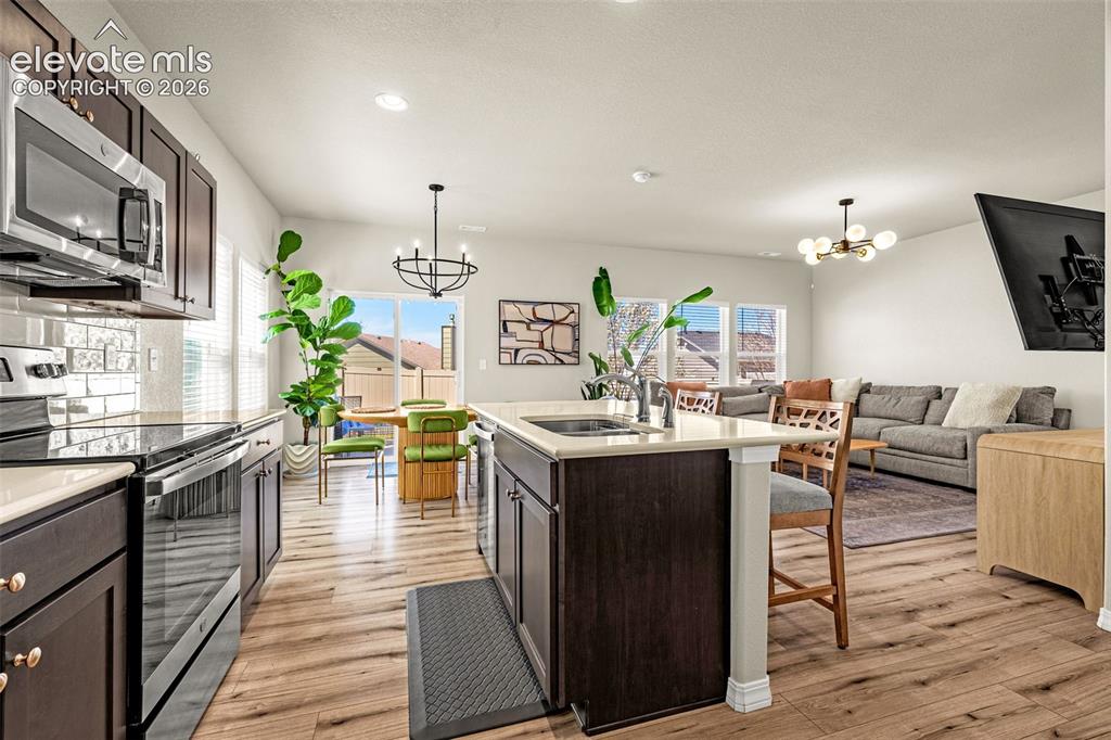 Image 10 of 49: Kitchen