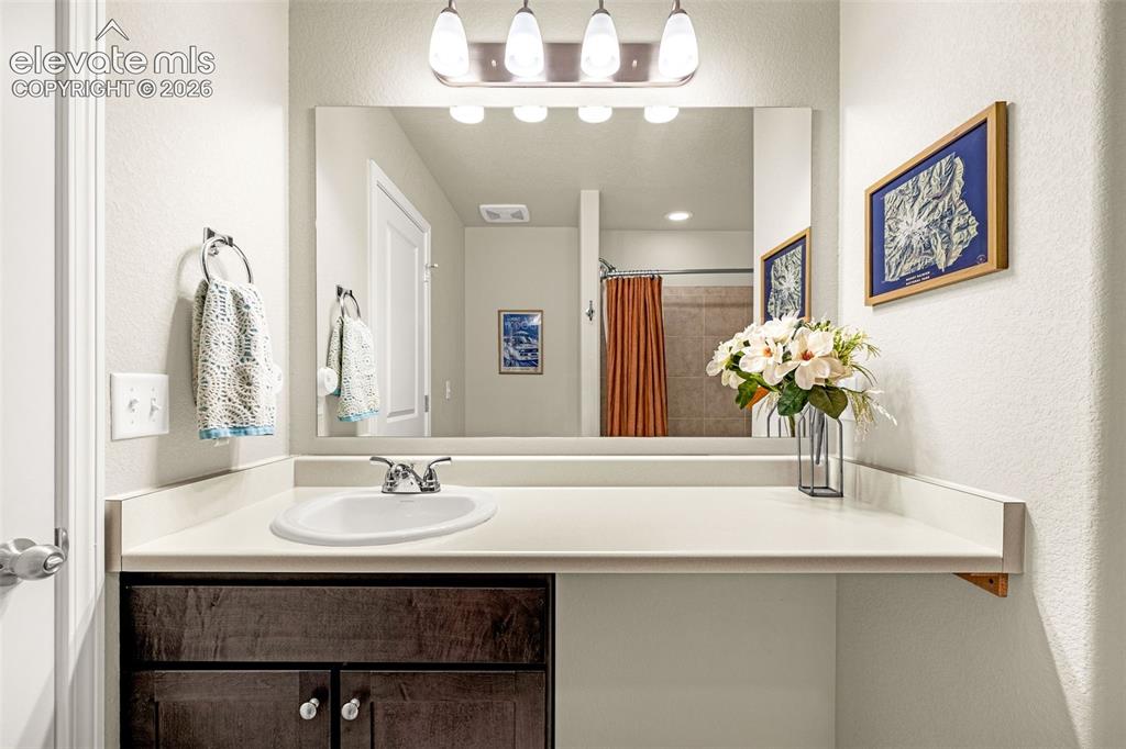 Image 22 of 49: Bathroom
