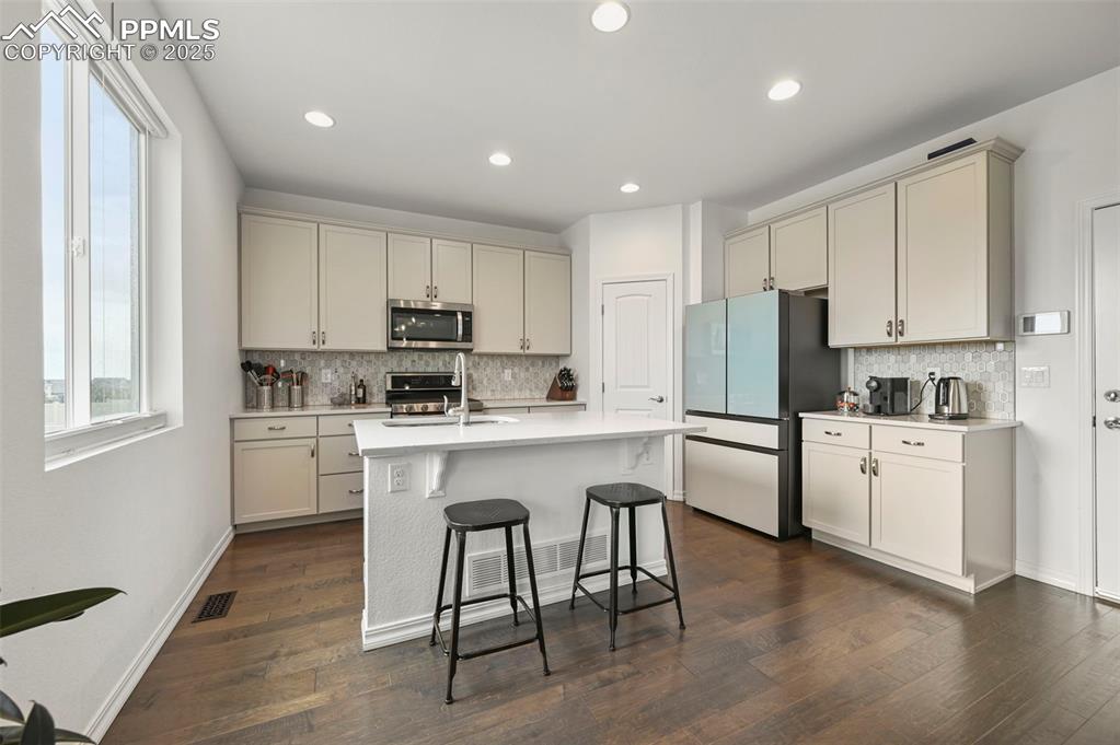 Image 11 of 50: Kitchen w/corner pantry