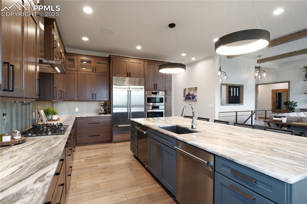 Image 10 of 49: Kitchen