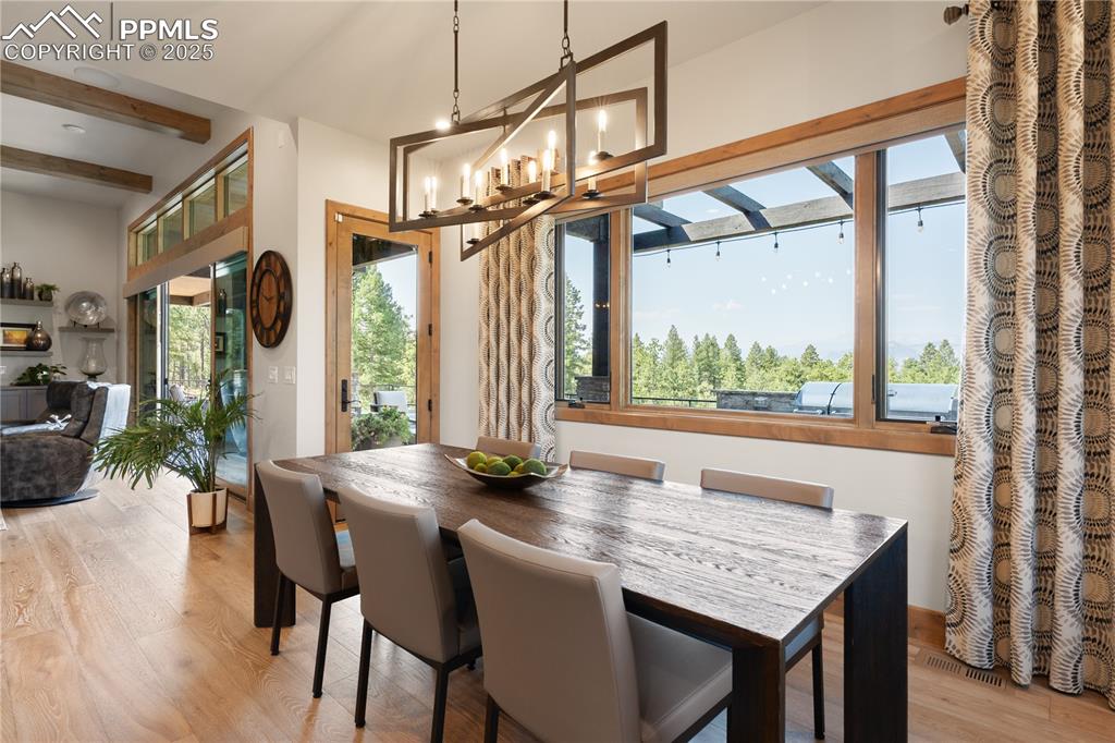 Image 11 of 49: Dining Area