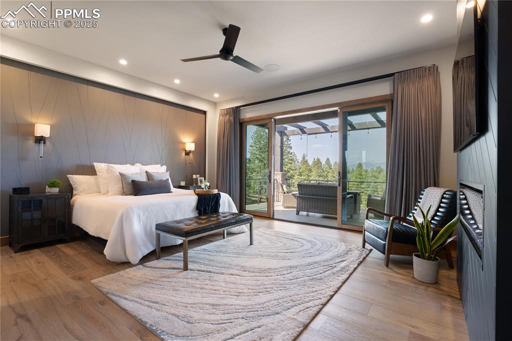 Image 16 of 49: Bedroom
