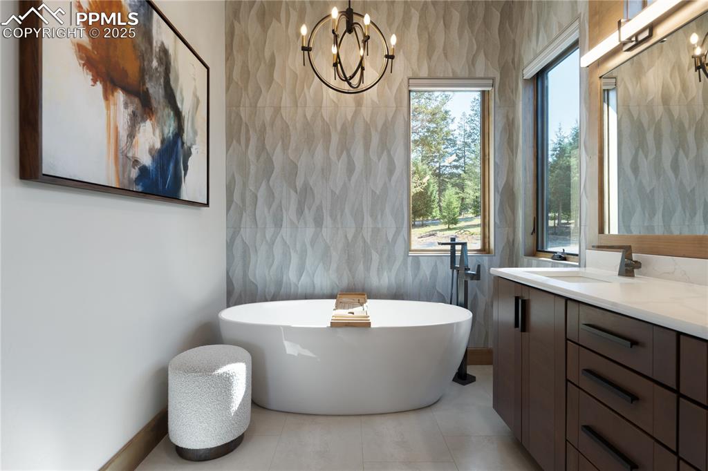 Image 19 of 49: Bathroom